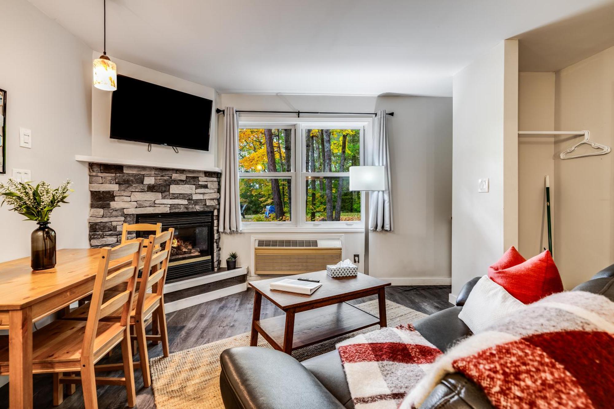Muskoka Waterfront Retreat Villa Dwight Exterior photo